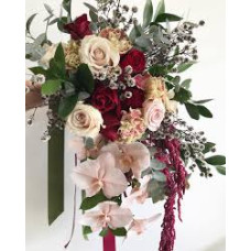 BLOUSY AND OVERSIZED BOUQUET