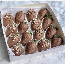 STRAWBERRY IN CHOKOLATE