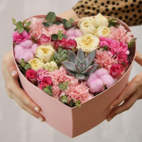 PINK ROSES IN BOX